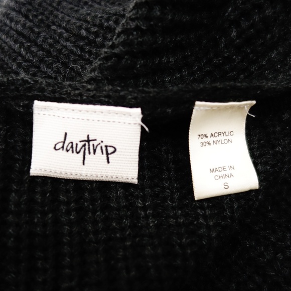 Knotty Sweater - Picture 4 of 4